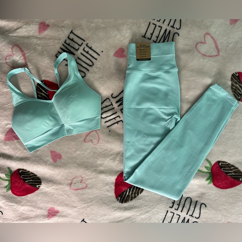 Brand new Victoria’s Secret PINK workout set in Opal blue🩵